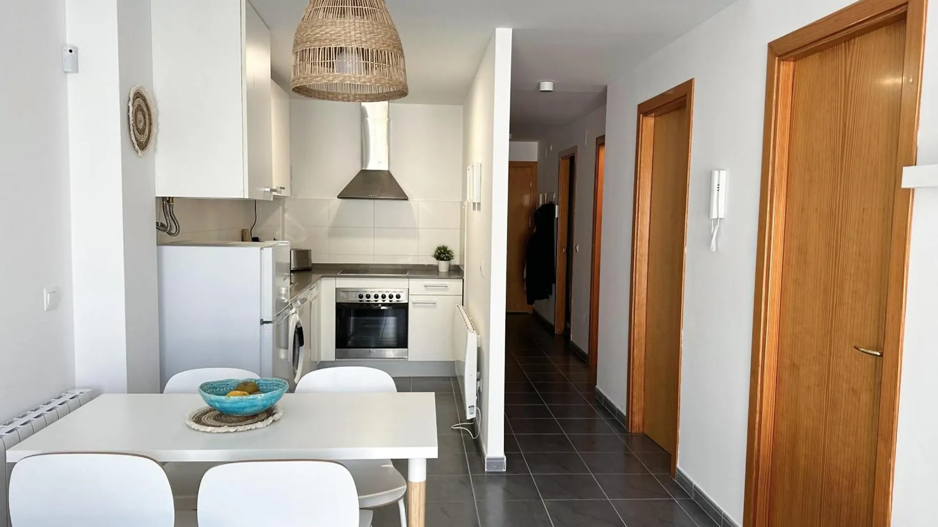 Apartamento Acogedor Y Moderno Cerca De La Playa Con Piscina Comunitaria, Parking Y Wifi - Es-228-173 Llança Lägenhet